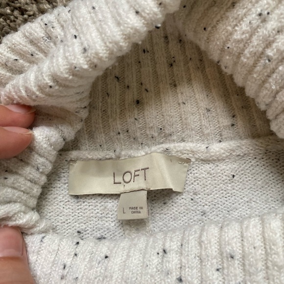 LOFT Flowy White Speckled Turtleneck Sweater - Picture 6 of 10
